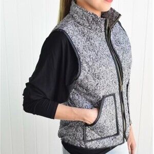 Wanna B Herringbone Vest NWOT Size Medium Layering Winter Capsule